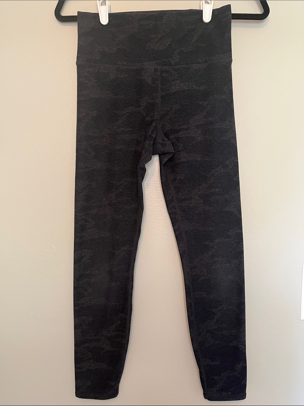 Vuori Women’s Black/Charcole Camo Active Leggings
